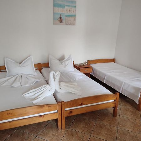 Casa Ellamy Hotell Două Mai Exteriör bild