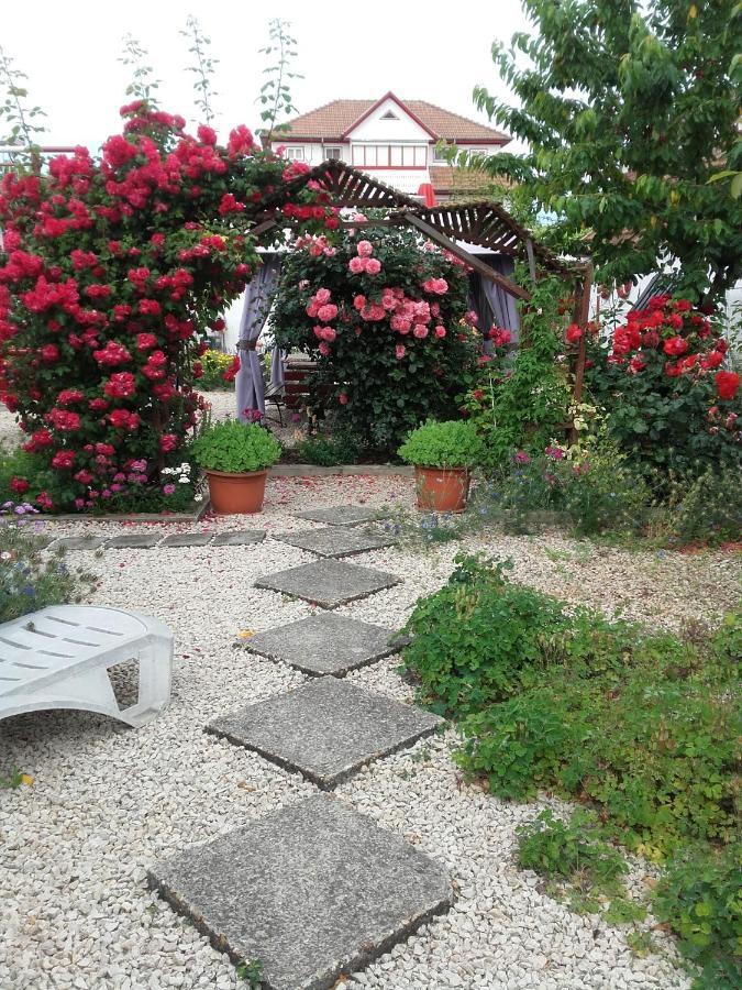 Casa Ellamy Hotell Două Mai Exteriör bild