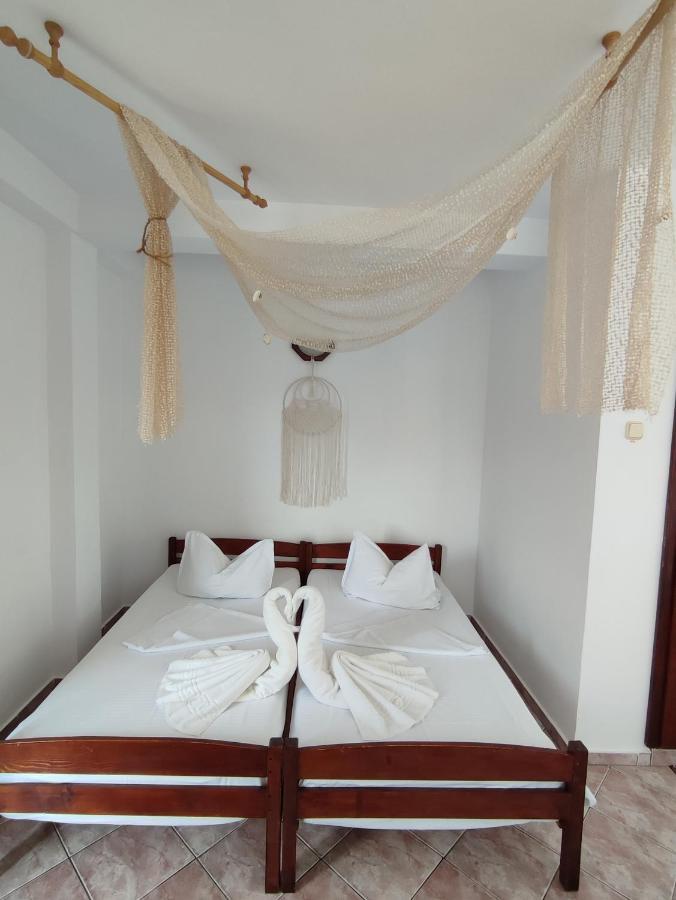 Casa Ellamy Hotell Două Mai Exteriör bild