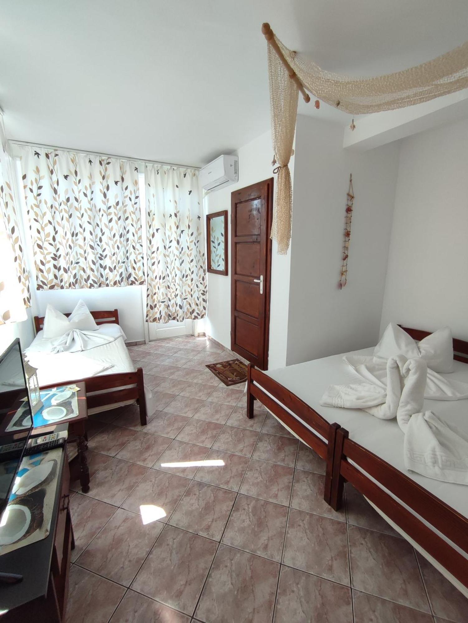 Casa Ellamy Hotell Două Mai Exteriör bild