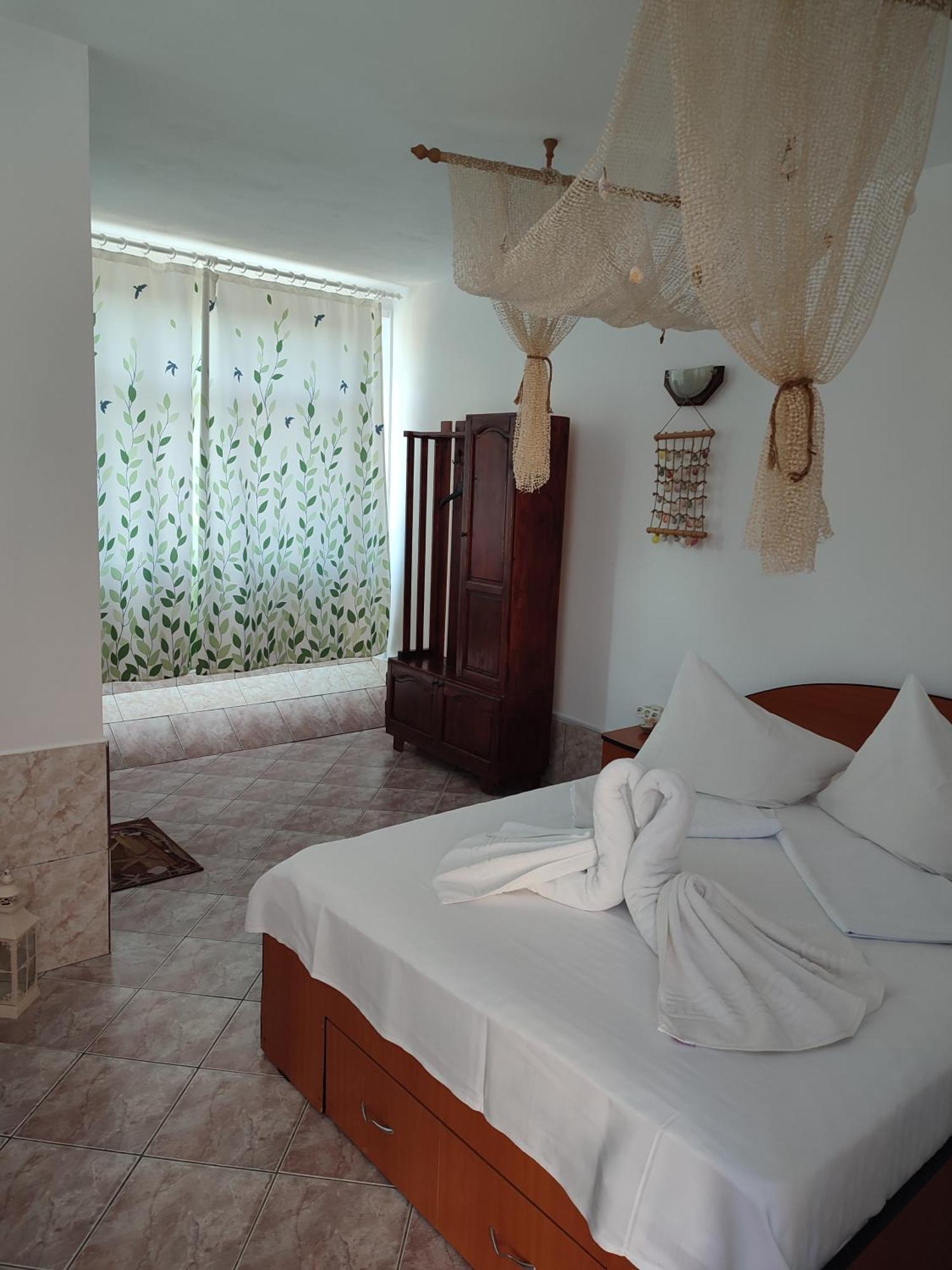Casa Ellamy Hotell Două Mai Exteriör bild