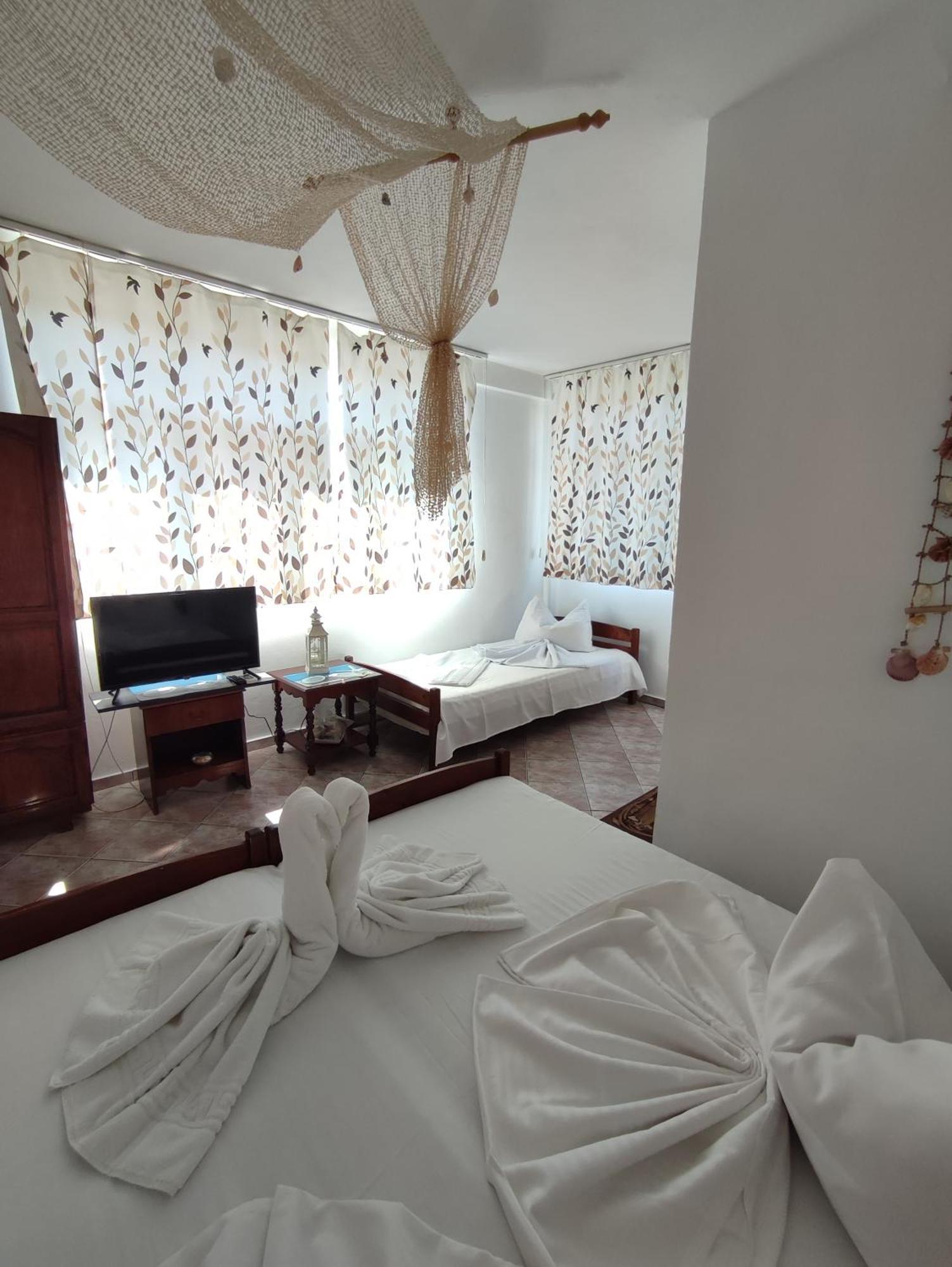 Casa Ellamy Hotell Două Mai Exteriör bild