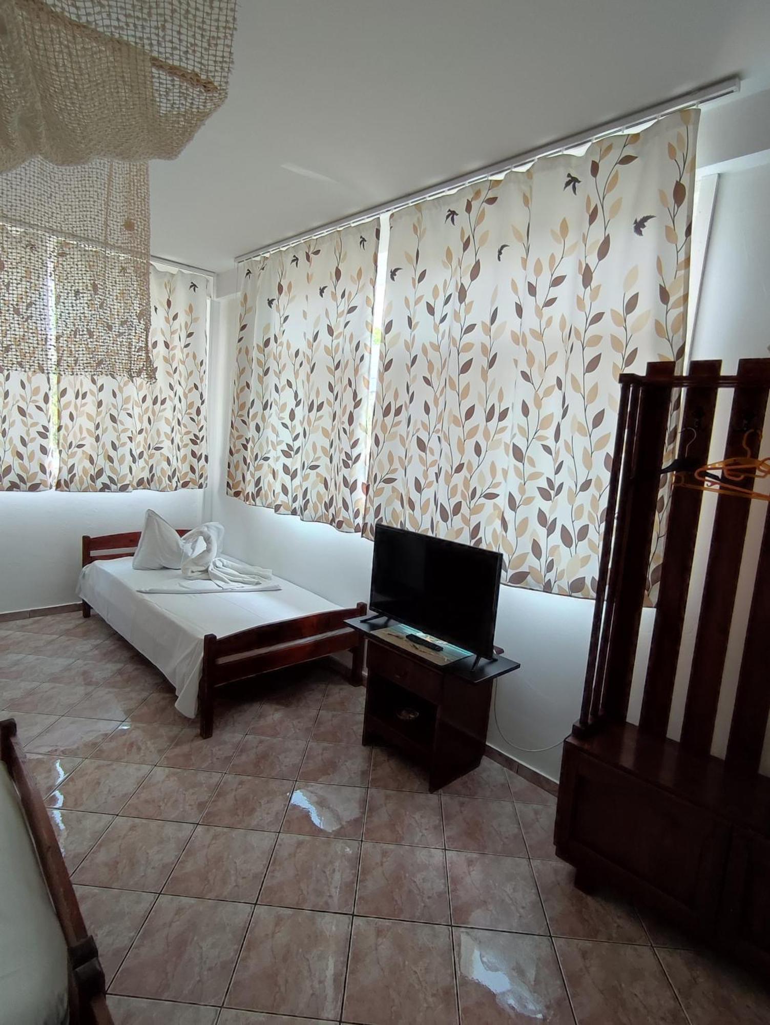 Casa Ellamy Hotell Două Mai Exteriör bild