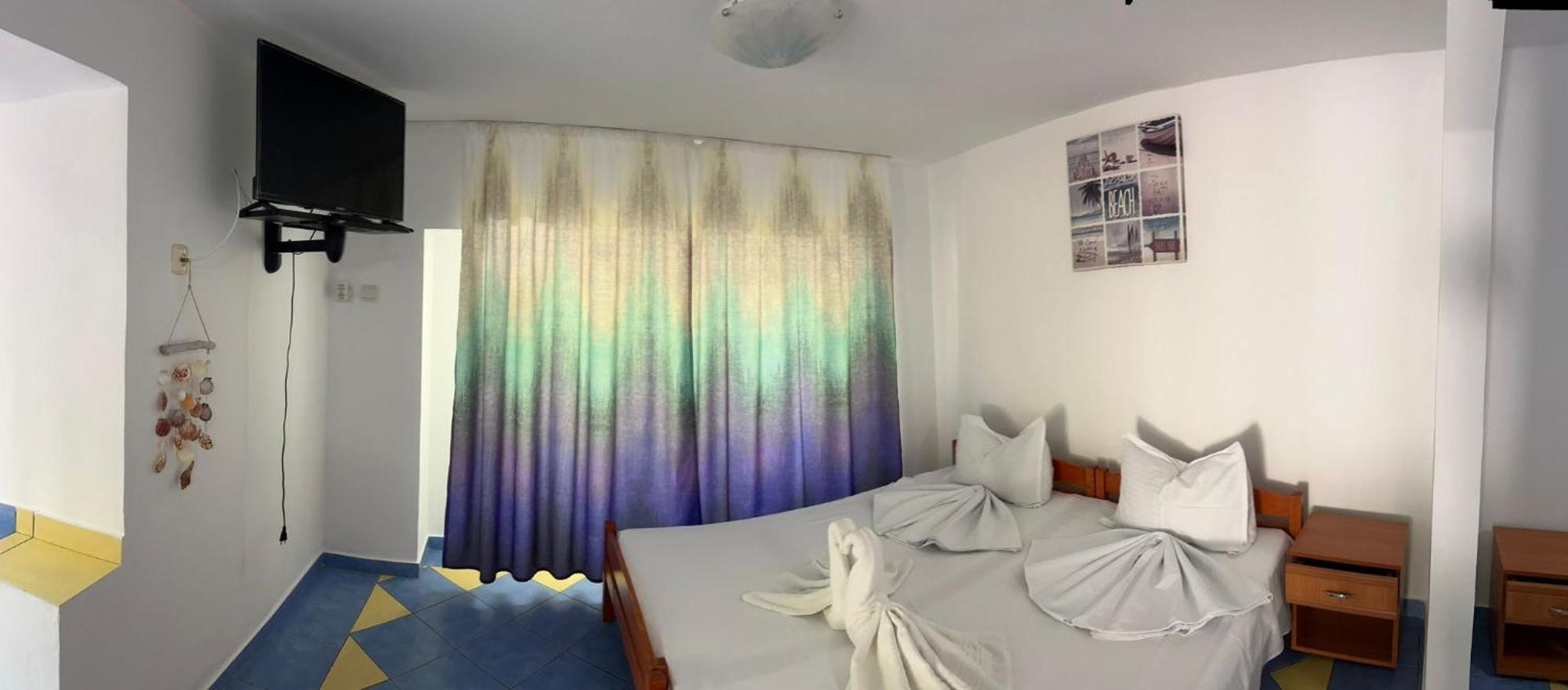 Casa Ellamy Hotell Două Mai Exteriör bild